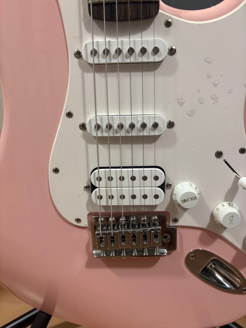 ピンク ストラトキャスター ギターケース ピック付き