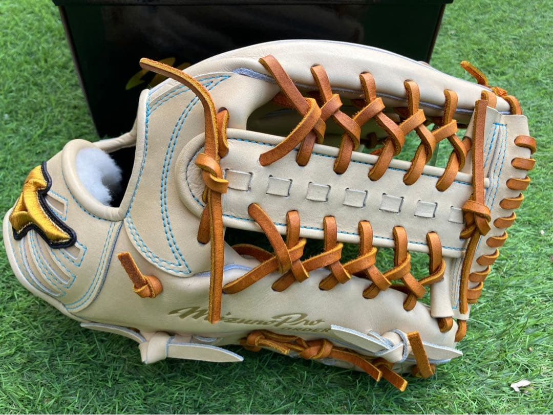 ミズノプロ　硬式　オーダー　HAGA　栗原　外野用　定価71,500円　グラブ