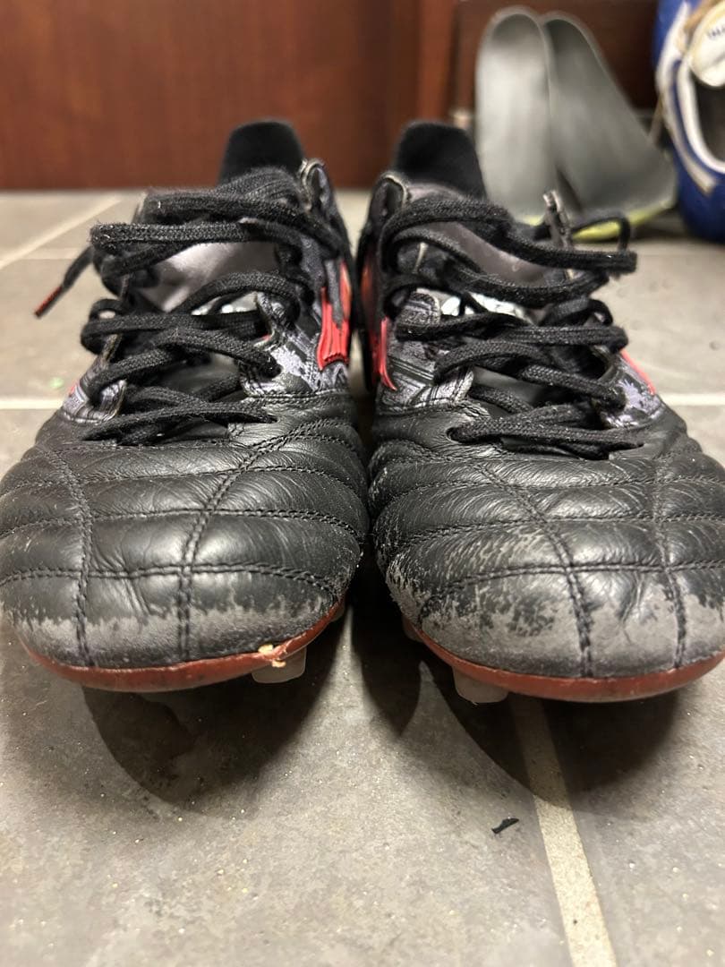 Mizuno サッカーシューズ 黒/赤 25.5cm