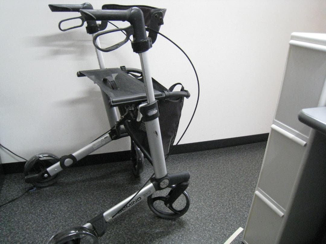 ハンディウォークＬ　GEMINO 30 歩行器 歩行車 パラマウントベッド ③
