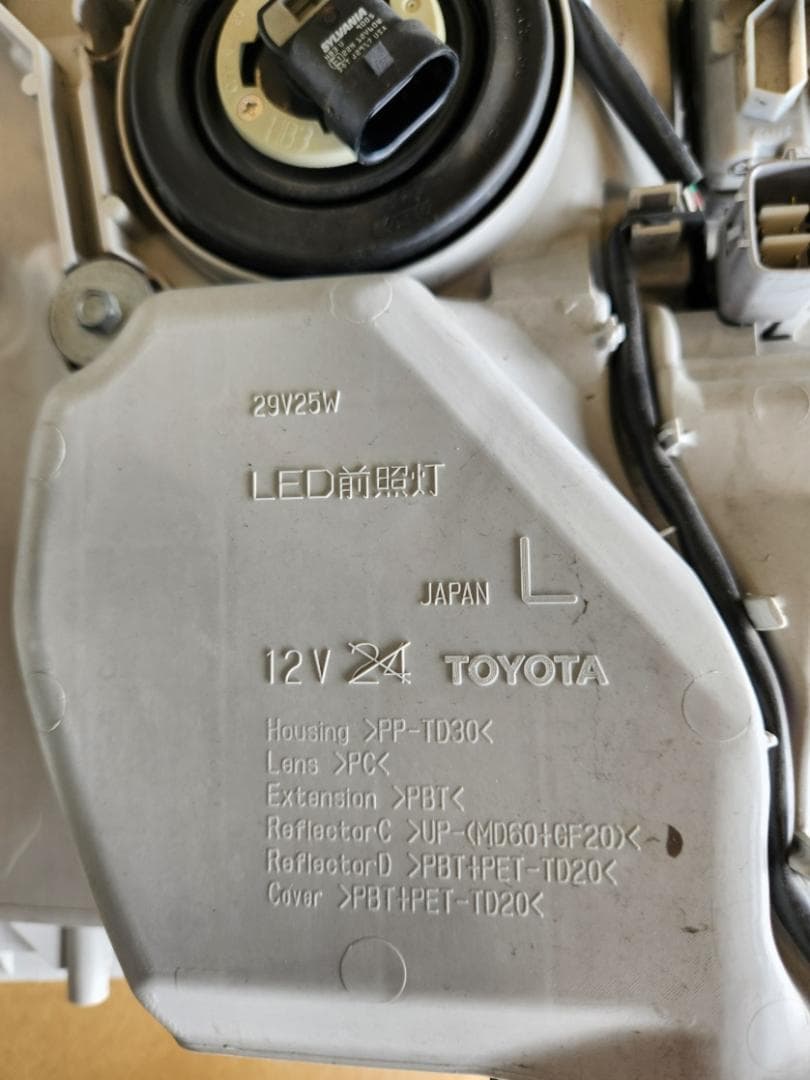 ハイエース　ヘッドライトアッセン