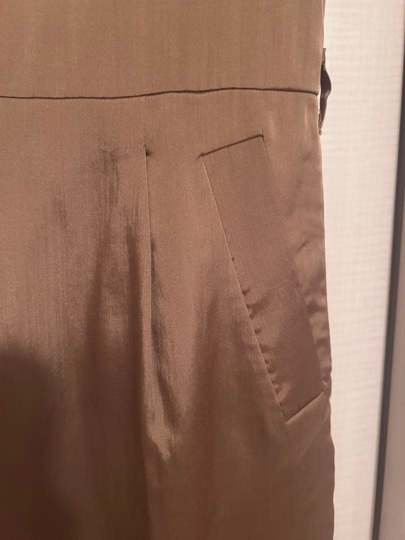 ＜conte＞サテン ノースリーブ オールインワン　ベージュ