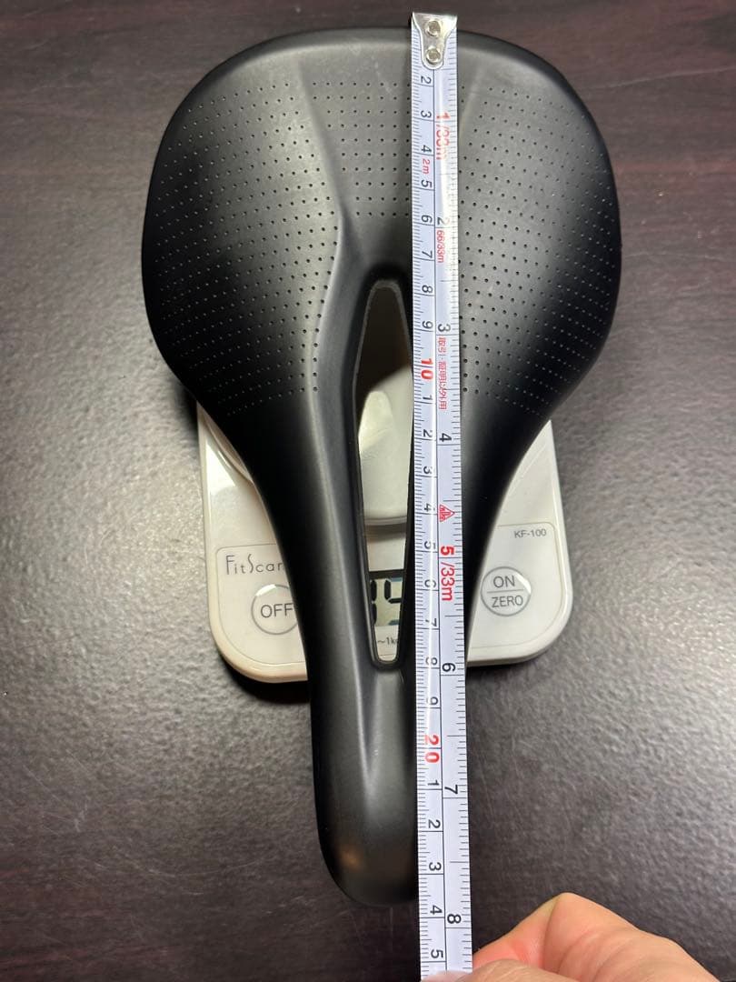 スペシャライズド　POWERカーボンサドル　143mm