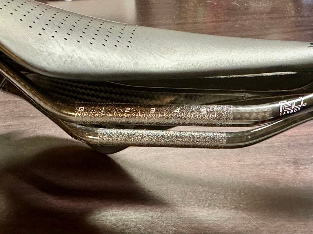 スペシャライズド　POWERカーボンサドル　143mm