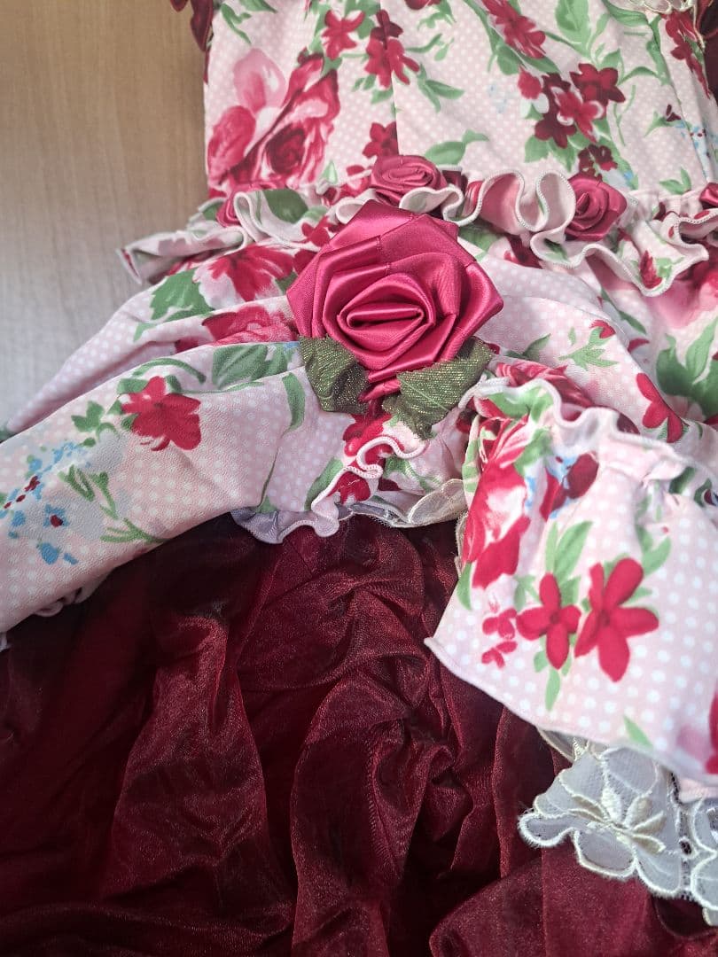 いちご　赤と白の花柄ドレス １20センチ7歳アイム