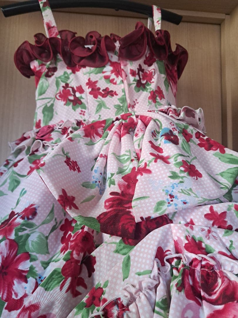 いちご　赤と白の花柄ドレス １20センチ7歳アイム