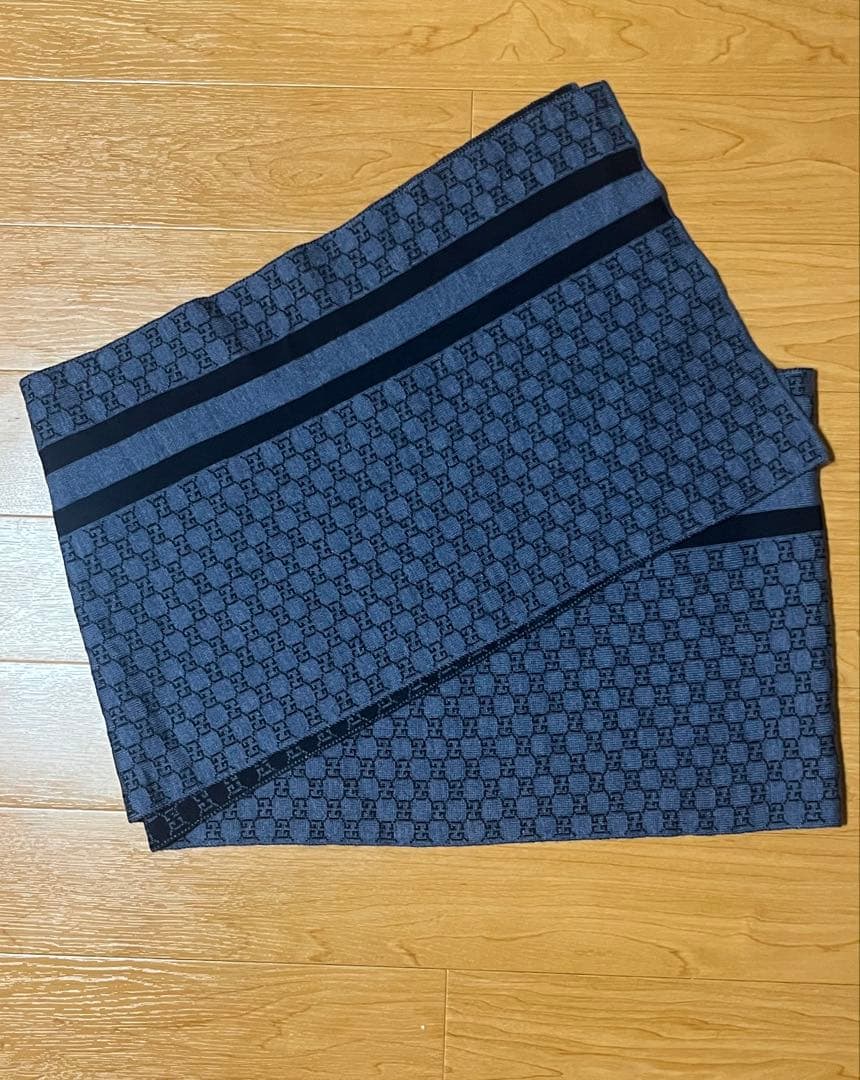 GUCCI マフラー　紺色