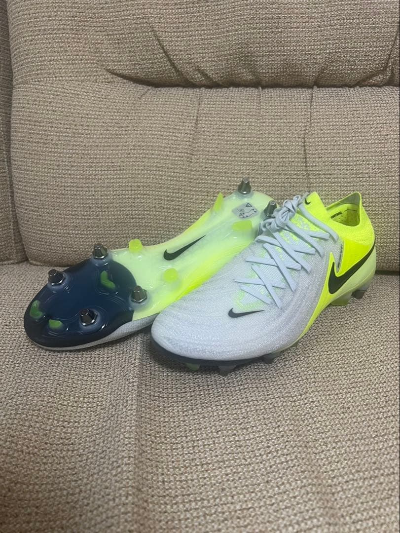 新品未使用 付属品あり ナイキスパイク ファントム GX2 SG 27.0cm