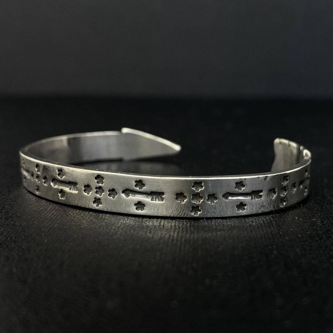 NAVAJO Bo Reeves アロー スター スタンプワーク バングル - メルカリ