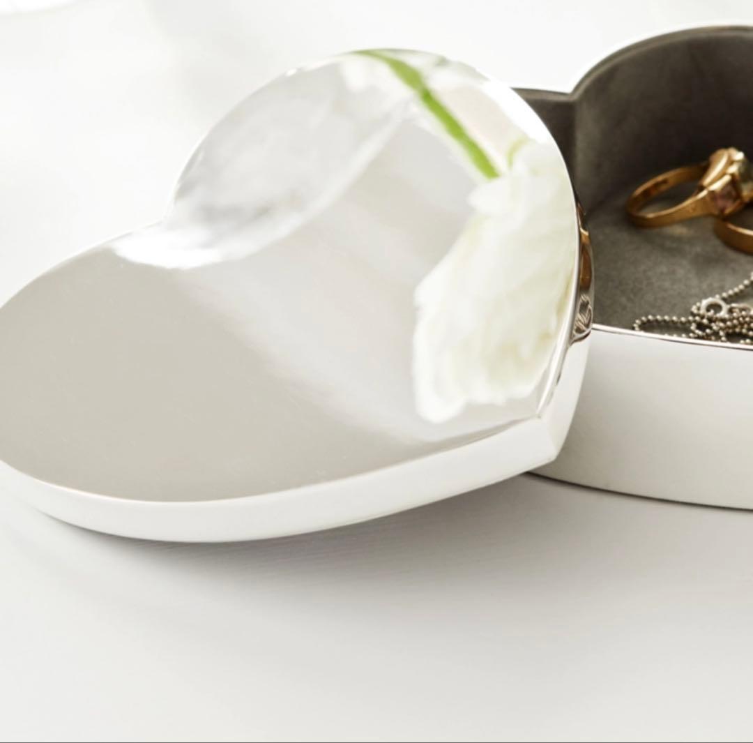 ＜新品＞ハート型 シルバージュエリーボックス／ギフトにもおすすめ