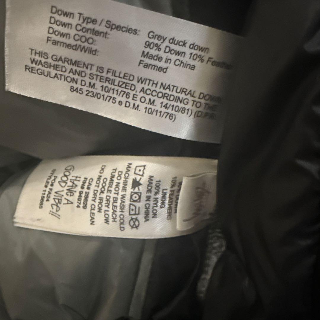 Stussy ブラック ダウンジャケット フード付き