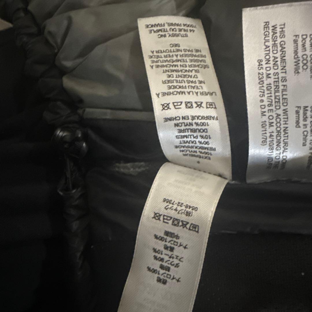 Stussy ブラック ダウンジャケット フード付き