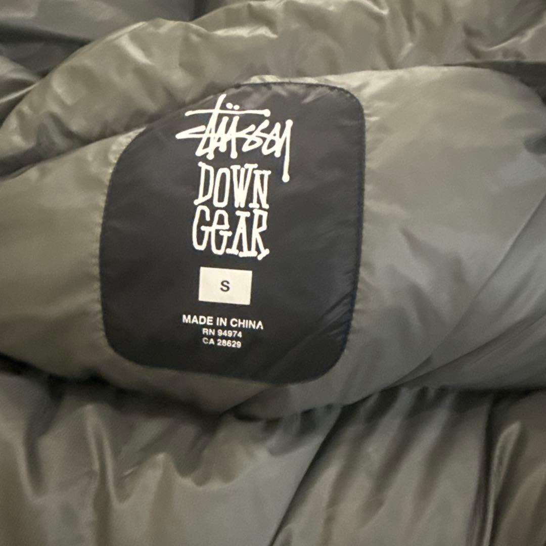 Stussy ブラック ダウンジャケット フード付き