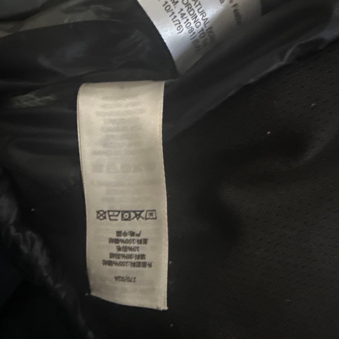 Stussy ブラック ダウンジャケット フード付き