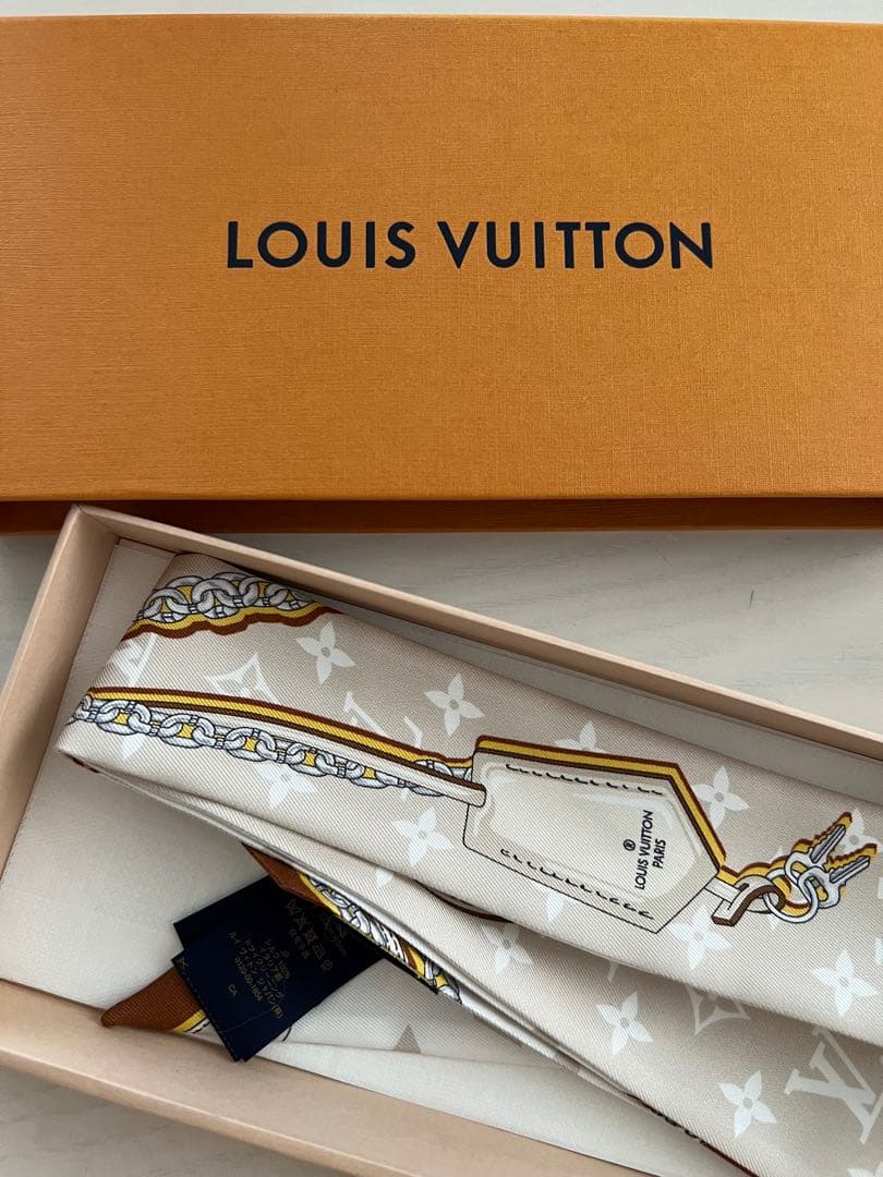 LOUIS VUITTON シルクスカーフ チェーンデザインの通販はau PAY