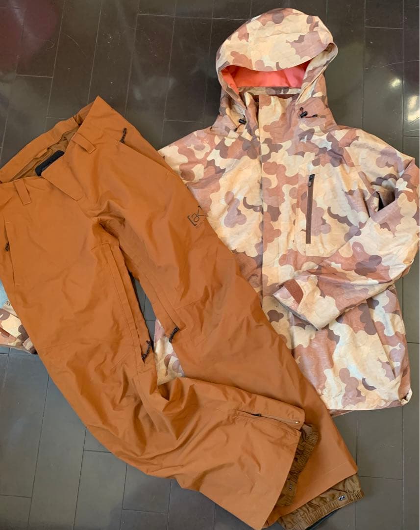 BURTON AK バートン セットアップ レディース 迷彩 スノボ 上下