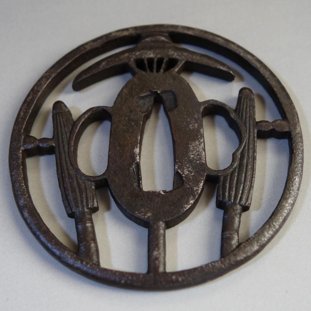 鍔 鐔 鉄地 刀装具 日本刀 武具 骨董【中開三本傘透