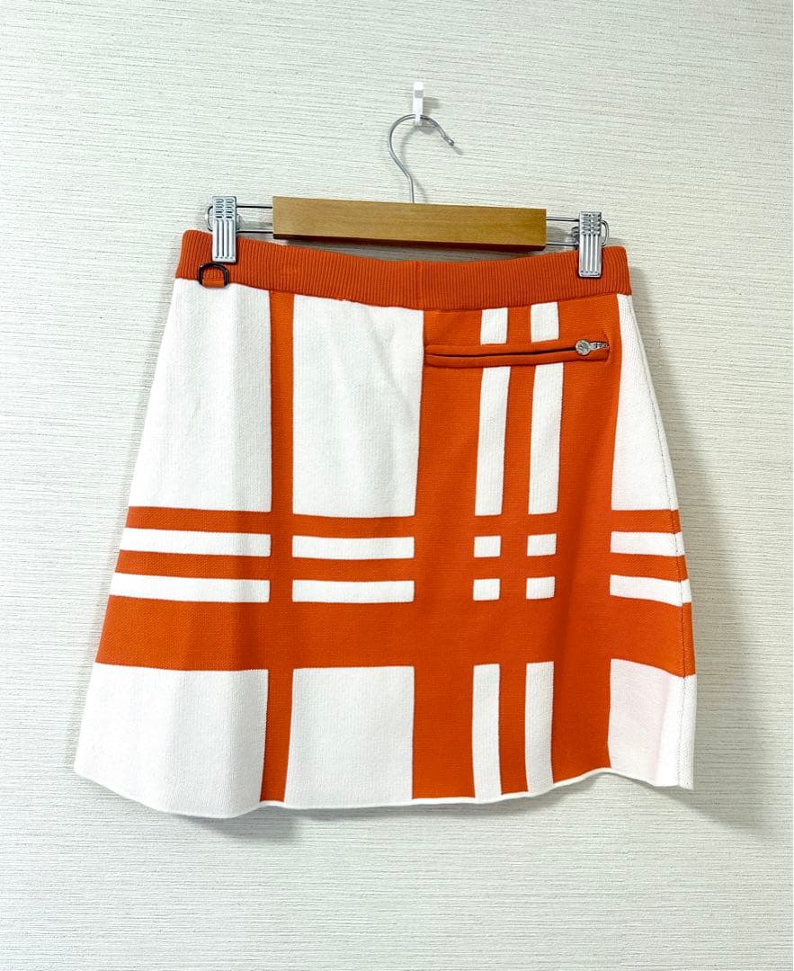 【新品、タグ付き】デサントDESCENTE 上下セット　セーター、スカートセット