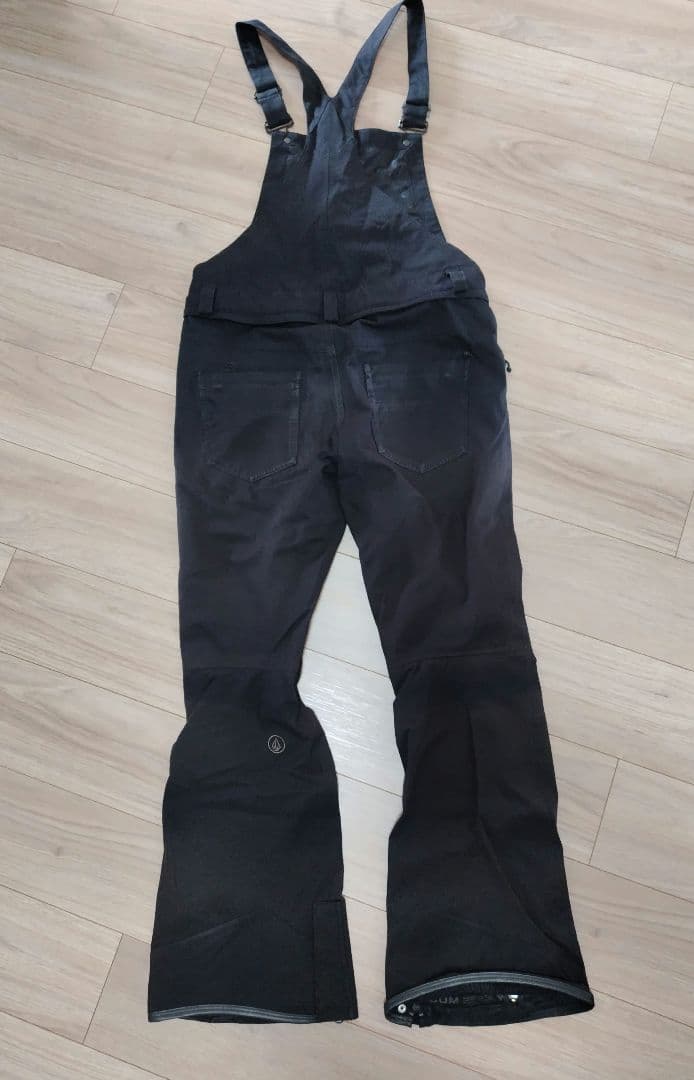 ボルコム（VOLCOM）レディースビブパンツ　Mサイズ