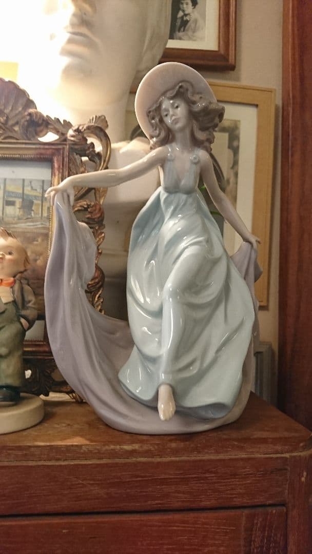 売約済」LLADRO リアドロ 5月の舞踏 フィギュリン 美品 - メルカリ