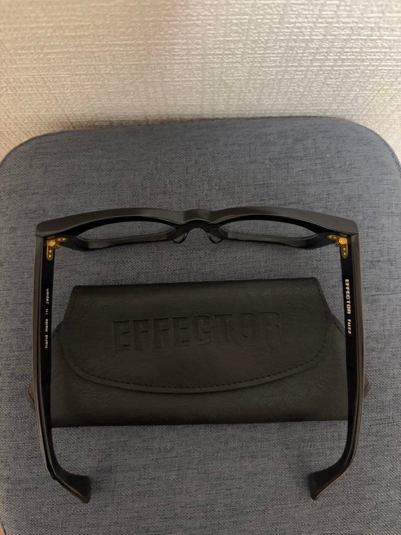 EFFECTOR エフェクター　ファズ　黒×金　ケース付き！
