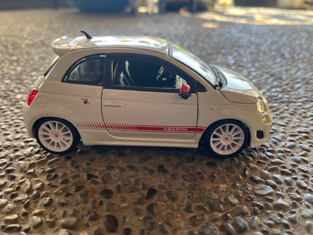 Bburago Abarth 500 ミニカー　1/24