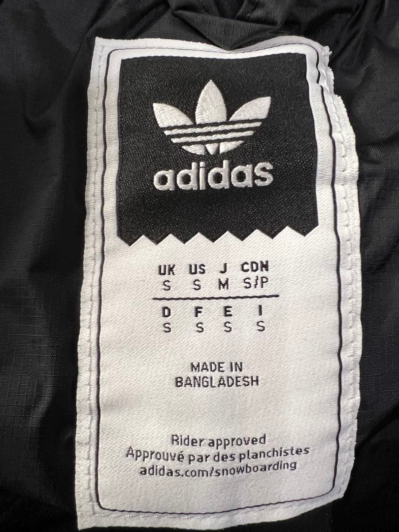 アディダスオリジナルスのスノボウェア上下セット