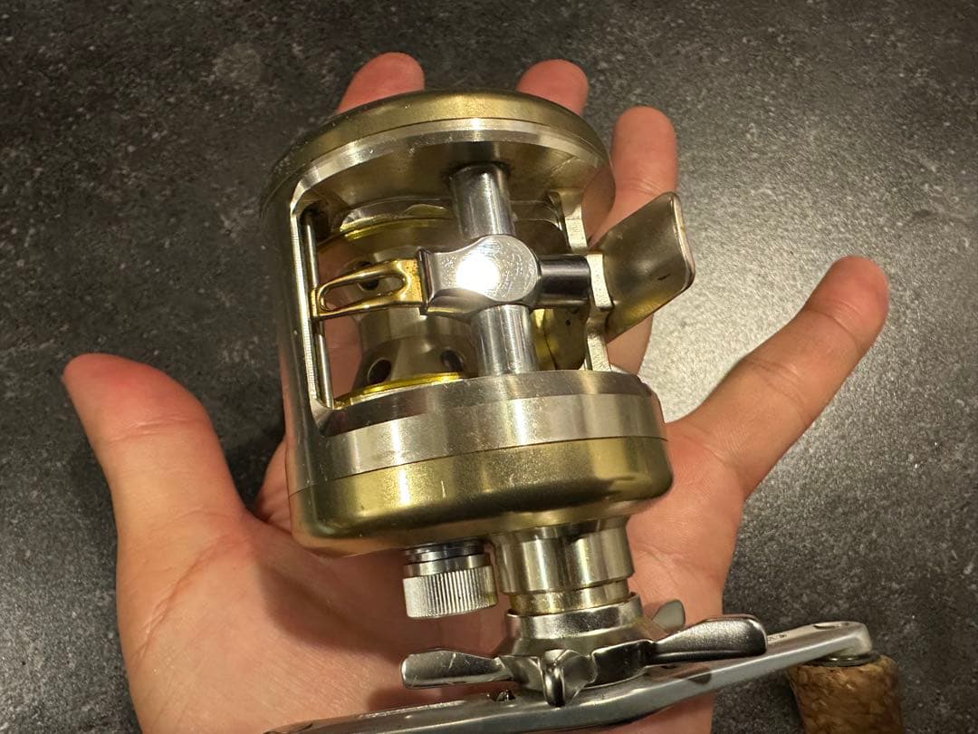 Daiwa ミリオネアcv-z 103 ベイトリール