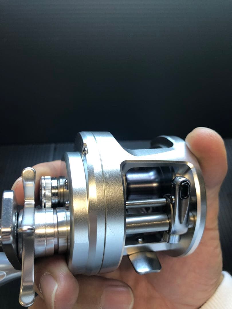 シマノ　ベイトリール　オシアカルカッタ300HG