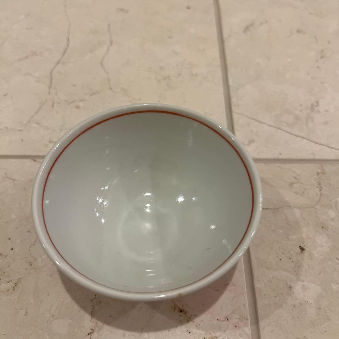 魚模様の白赤飯碗