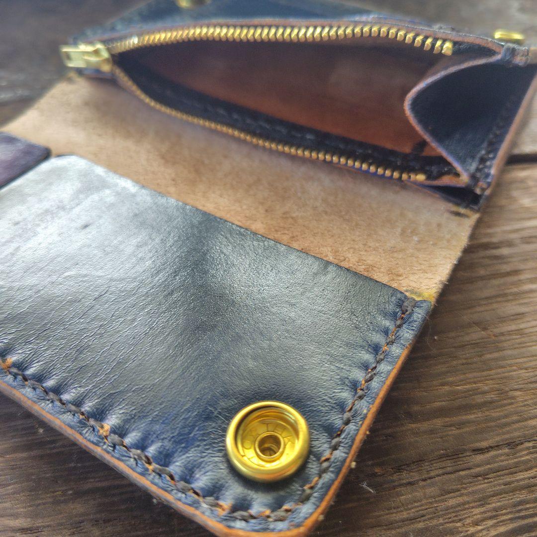 ミドルサイズ トラッカーウォレット 黒＆ネイビー 桜