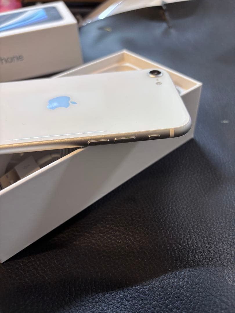 【三連休出品不可お早めに！】iPhone SE (第2世代) ホワイト 64GB