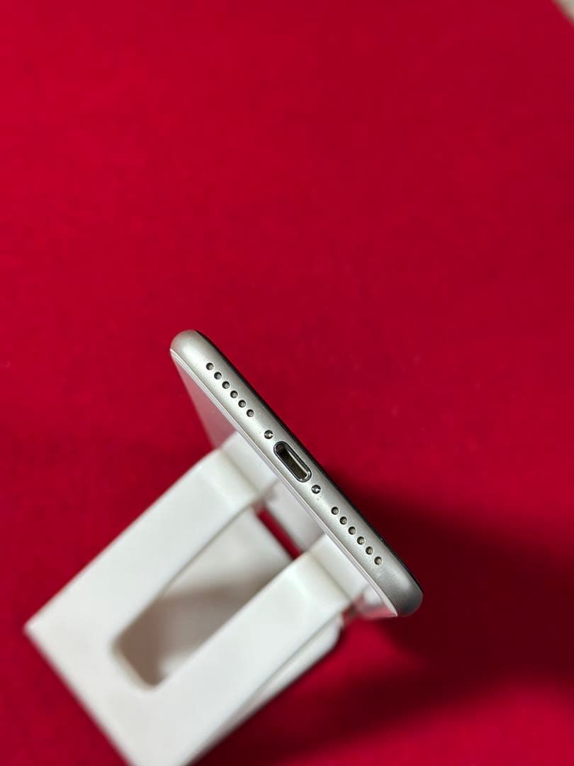 【7768】iPhone SE3第3世代スターライト 64GB simフリー