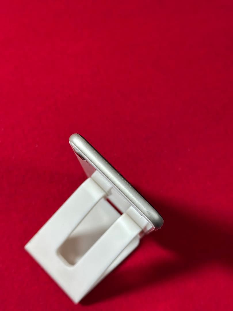 【7768】iPhone SE3第3世代スターライト 64GB simフリー