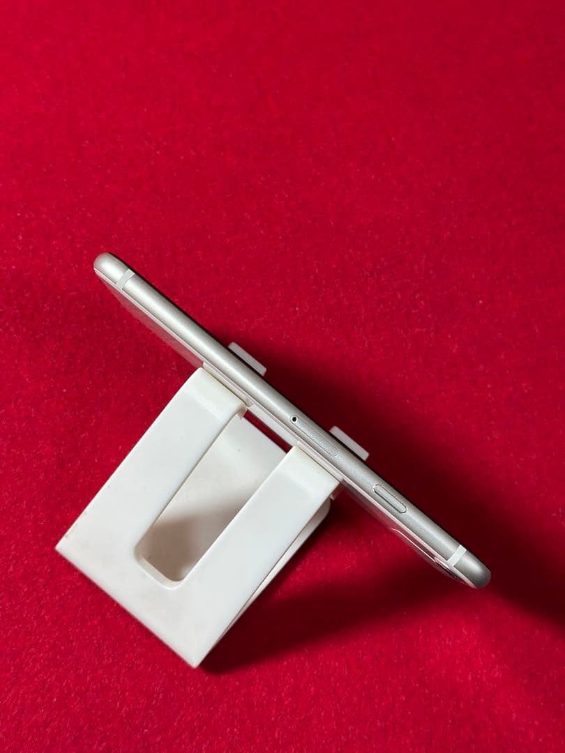 【7768】iPhone SE3第3世代スターライト 64GB simフリー