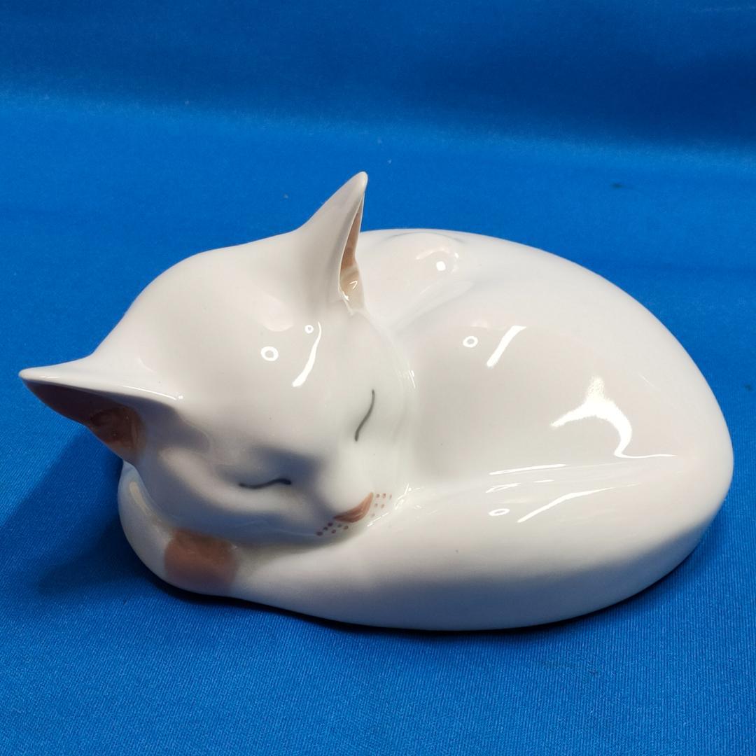 ロイヤルコペンハーゲン 白猫 フィギュリン 眠り猫 ネコ 置物 陶器