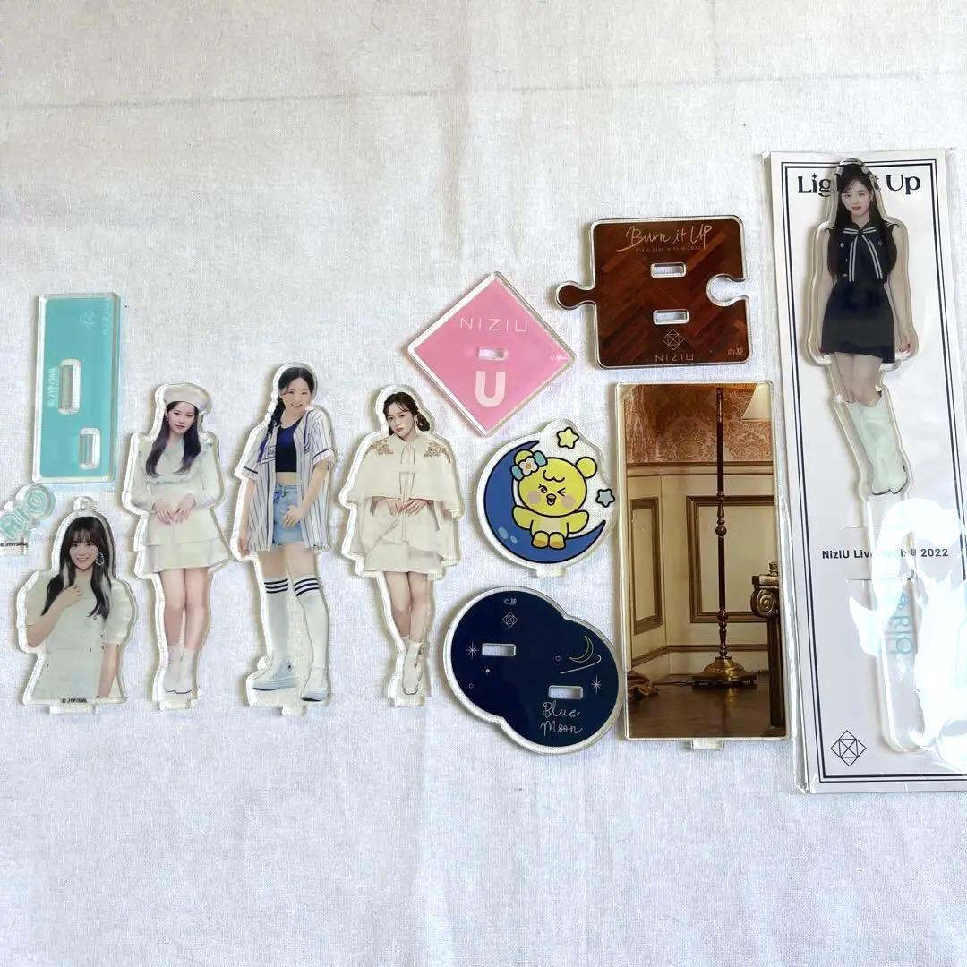 NiziU リオ りお アクスタ アクリルスタンド まとめ売り - メルカリ