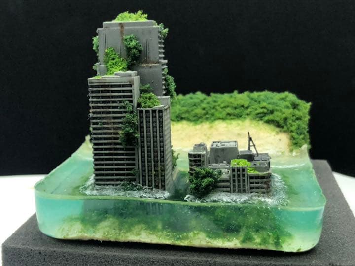 海岸に建つ廃墟ビル　ジオラマ