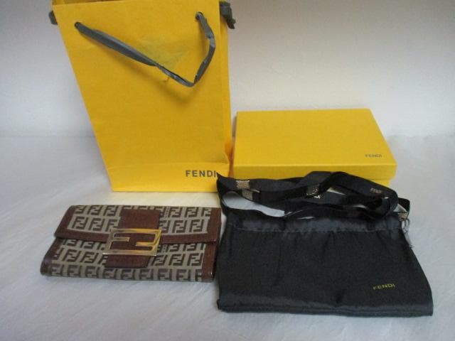 FENDI フェンディ 茶系ズッカ柄長財布