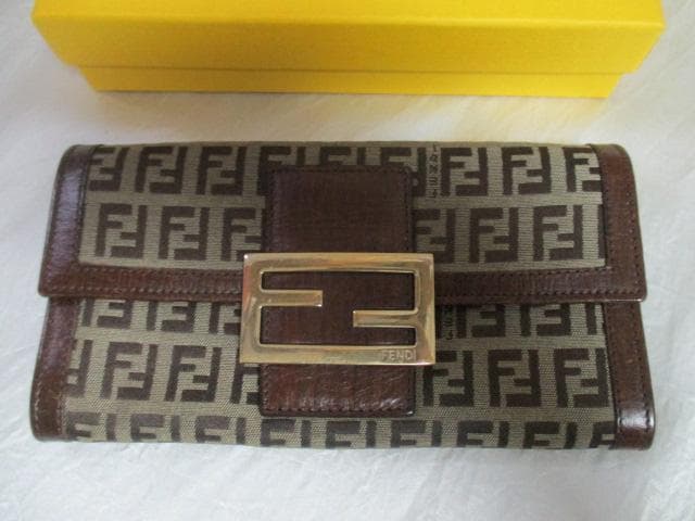 FENDI フェンディ 茶系ズッカ柄長財布
