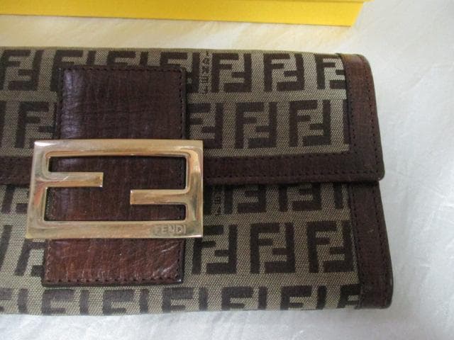 FENDI フェンディ 茶系ズッカ柄長財布