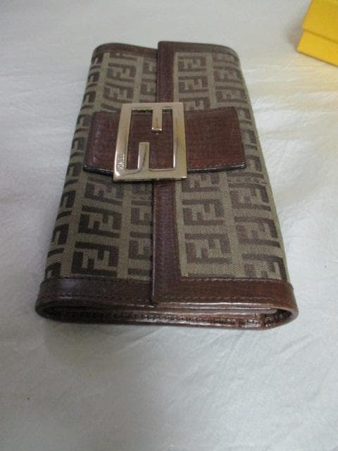 FENDI フェンディ 茶系ズッカ柄長財布