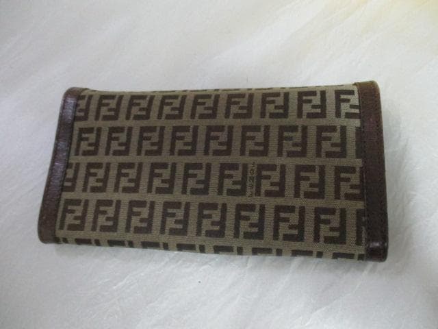 FENDI フェンディ 茶系ズッカ柄長財布