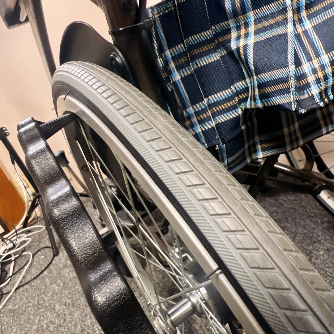 カワムラサイクル　自走用　ノーパンクタイヤ　次世代型車椅子　WAVITシリーズ