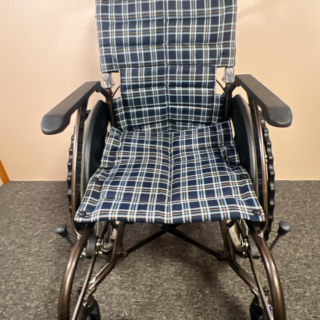 カワムラサイクル　自走用　ノーパンクタイヤ　次世代型車椅子　WAVITシリーズ