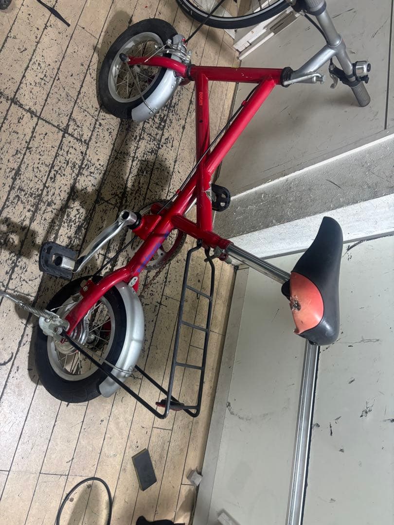 DUCATI MINI ハンドル部の折りたたみ自転車 赤