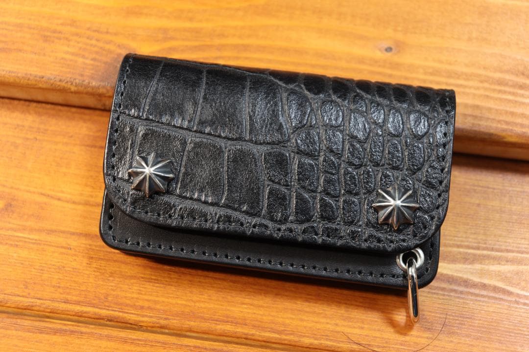 型押しクロコミニトラッカーウォレット シルバー925アポロ コンチョ付き