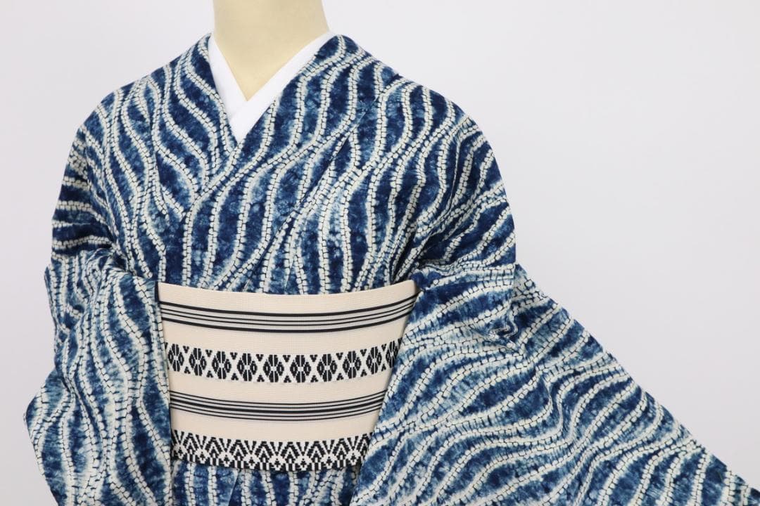 《しぼり◆浴衣■折縫い絞り◆ゆるやか流線模様■濃紺◆木綿夏着物◆US7-14》