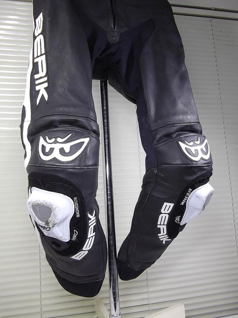 専用！ベリック BERIK2.0 レーシング革パンツ サイズ50 バンクセンサー