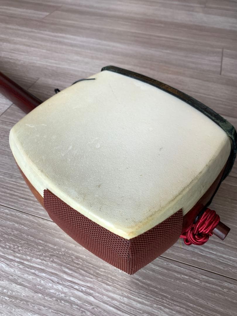 津軽三味線本体皮破れなし天神欠けかんべりなし紅木東さわりありバチハードケース付き